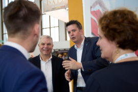 (v.l.n.r.) Gregor Freches, Minister für Kultur, Erwachsenenbildung, Tourismus, Denkmalschutz und Landschaftsschutz der Deutschsprachigen Gemeinschaft Belgiens; Lex Delles, Minister für Wirtschaft, KMB, Energie und Tourismus. © LFT (v.l.n.r.) Gregor Freches, Minister für Kultur, Erwachsenenbildung, Tourismus, Denkmalschutz und Landschaftsschutz der Deutschsprachigen Gemeinschaft Belgiens; Lex Delles, Minister für Wirtschaft, KMB, Energie und Tourismus. © LFT