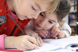 Kinder beim Lernen Kinder beim Lernen